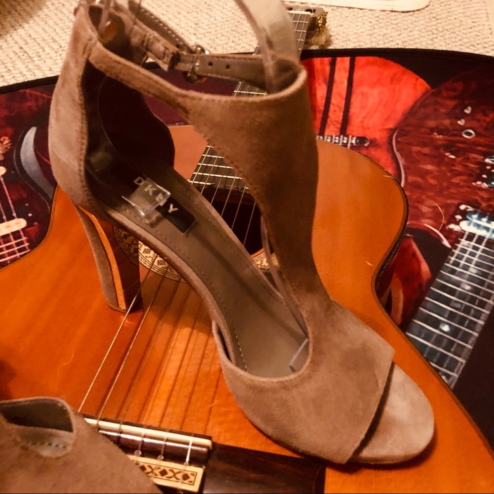 SALE!!! Stunning DKNY Suede Leather Camel Color Heels!